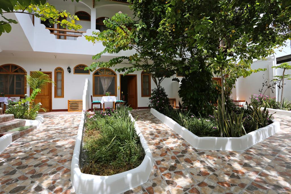 The Galapagos Pearl B&B Puerto Ayora  Bagian luar foto